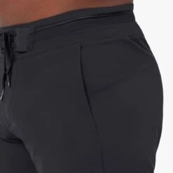 On Running Men's Hybrid Shorts -Black -Keen Wear Shop 185.00303 4
