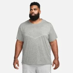 Nike Men's Rise 365 Short Sleeve Top - Smoke Grey -Keen Wear Shop CZ9184 084 PHSYM008 1