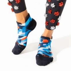 Feetures Unisex Elite Light Cushion No Show Tab Socks - Geo Print Blue -Keen Wear Shop GeoPrintA 3 590x f63e5eac 4780 4923 b07f b3123964e435