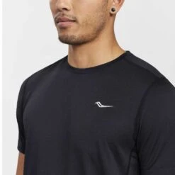Saucony Men's Stopwatch Short Sleeve - Black 6 Saucony Men's Stopwatch Short Sleeve - Black -Keen Wear Shop SAM800278 BK 3