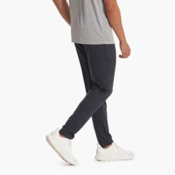 Vuori Men's Ponto Performance Pant - Midnight Heather 10 Vuori Men's Ponto Performance Pant - Midnight Heather -Keen Wear Shop V418HMD FA22 M ECOMM BOTTOM 2861 1200x crop center jpg