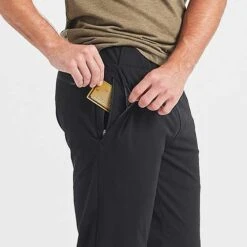 Vuori Men's Fleet Pant - Black -Keen Wear Shop V429BLK 5 2048x 1b9cca1d 2d8b 4f8a a988 49270acb091e