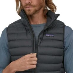 Patagonia Men's Down Sweater Vest 2022 - Black -Keen Wear Shop webimage A4C275C3 CD23 4760 B2D7B2CB3B48D5EE